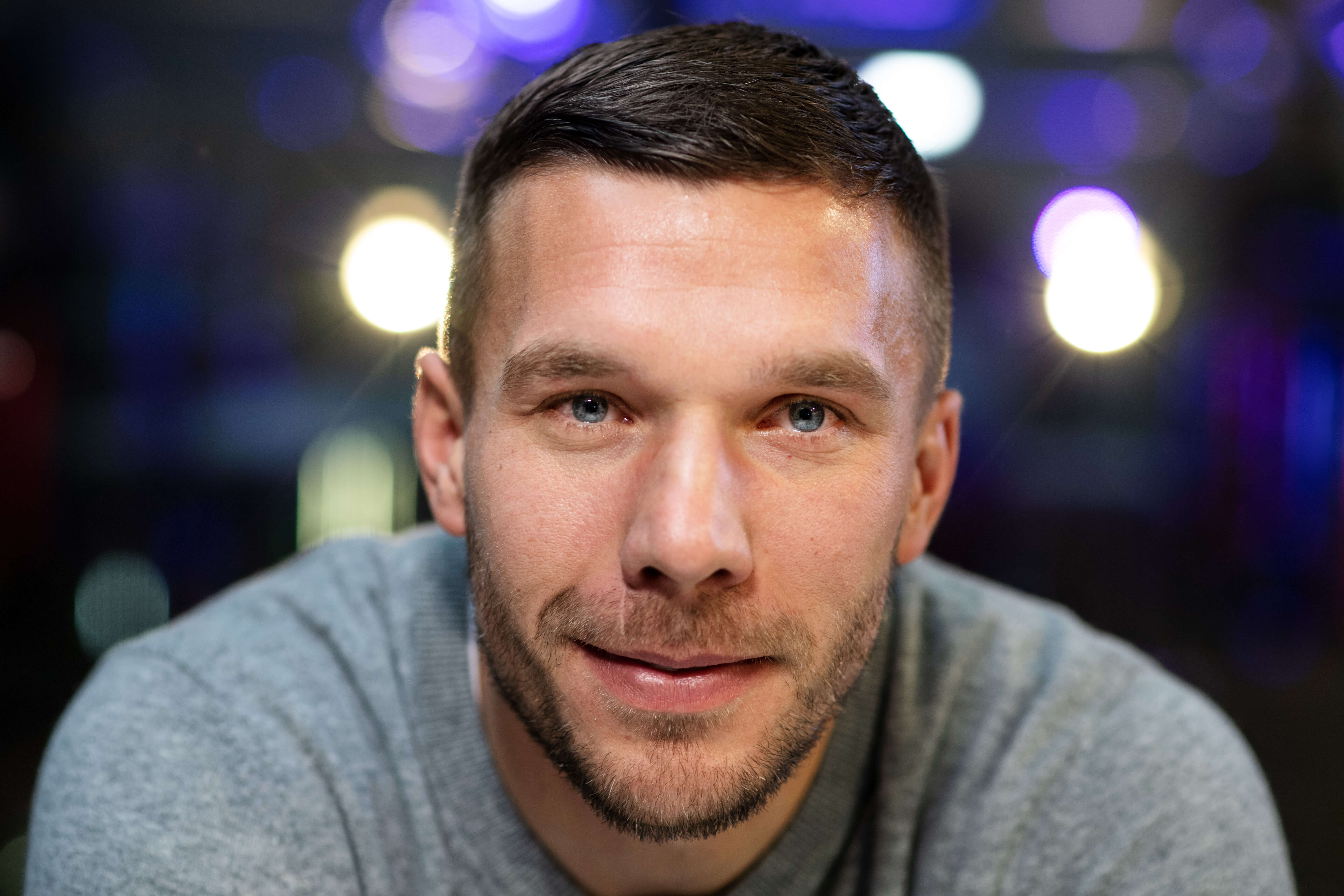 Lukas Podolski freut sich auf die Baller League mit XING.